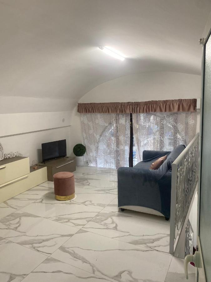 Tiluri Appartement Napels Buitenkant foto