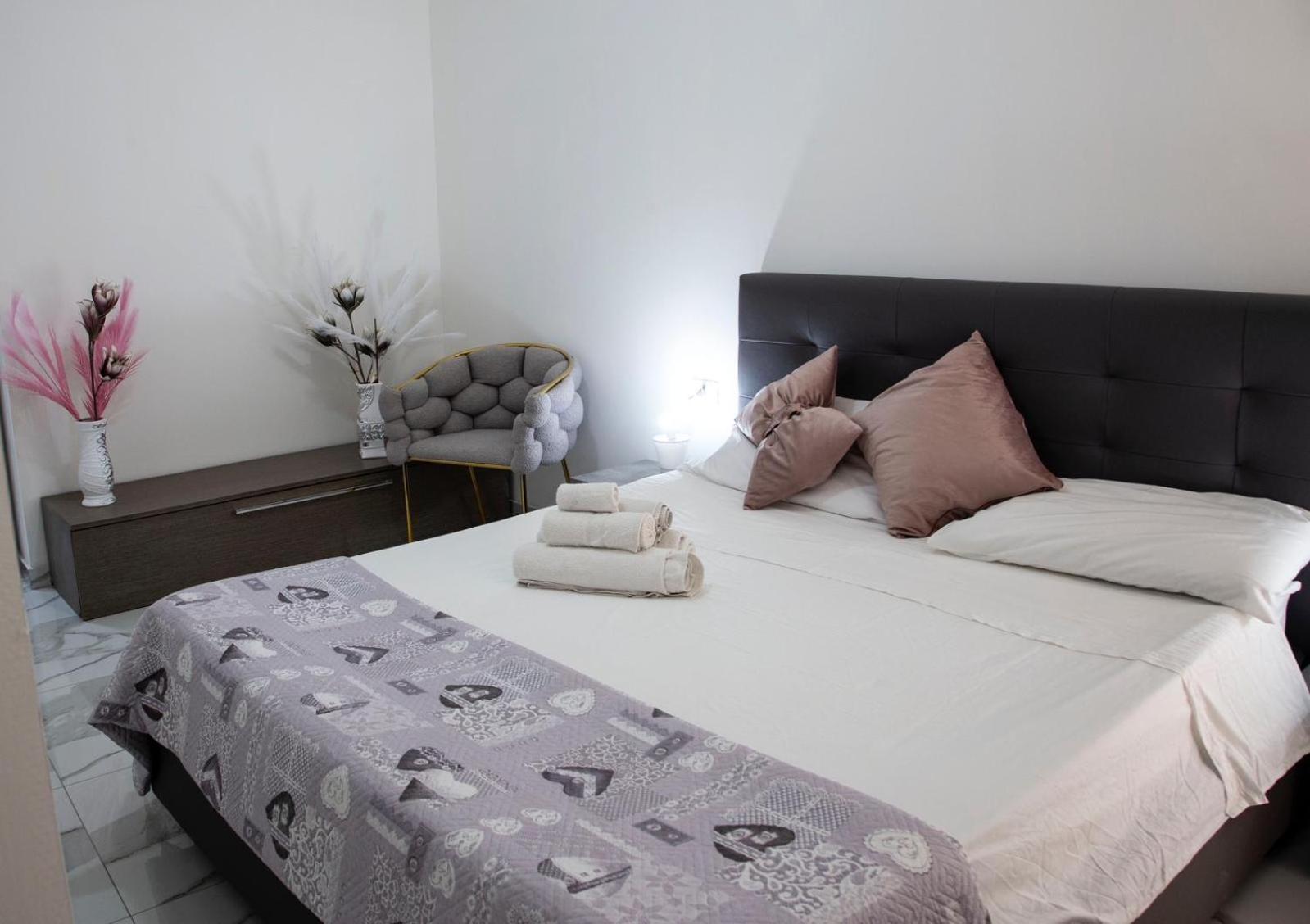 Tiluri Appartement Napels Buitenkant foto