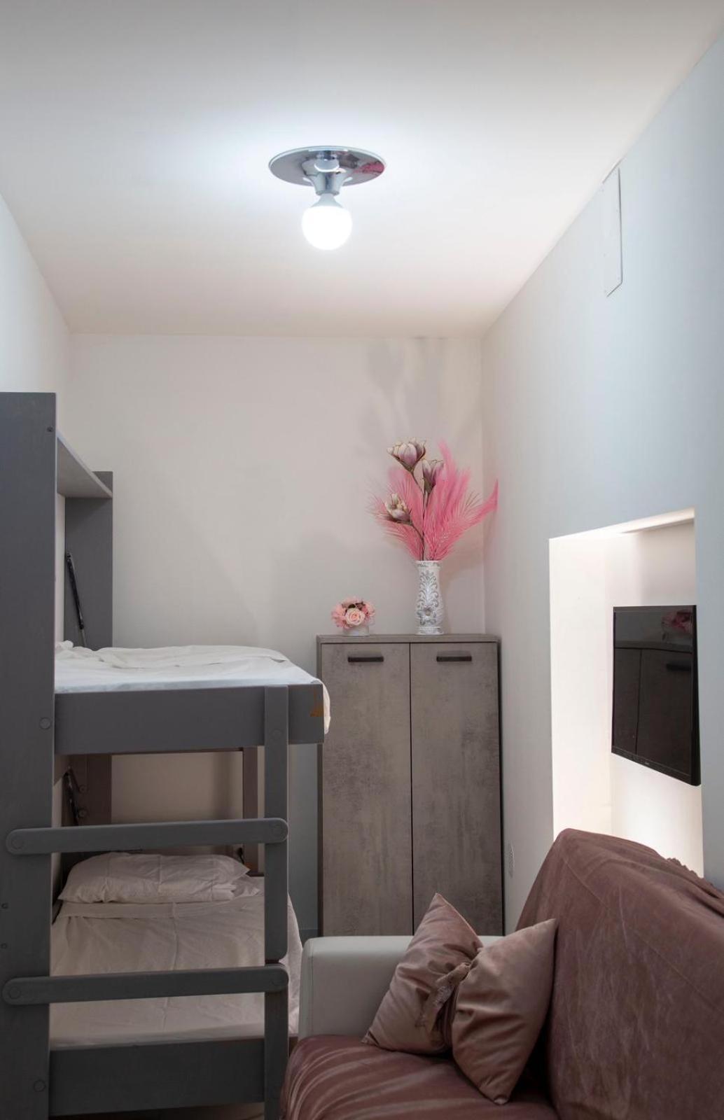 Tiluri Appartement Napels Buitenkant foto